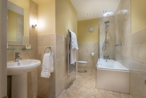 Petwood Hotel - image 4