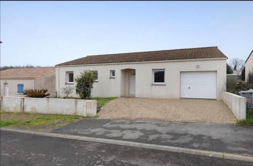 Beautiful Family House with Garden & Terrace in Saint-Florent-des-Bois