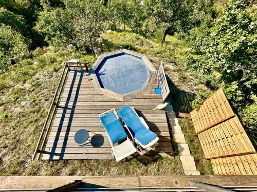Chalet sur pilotis avec piscine privée (Chalet sur pilotis avec piscine privee) in Coaraze