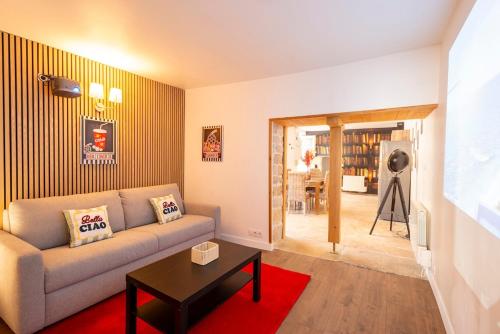CINEMA LOFT# Grand Ecran# Premium # accès facile (CINEMA LOFT# Grand Ecran# Premium # acces facile) in Алокс-Кортон