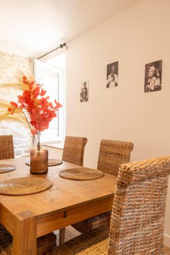 CINEMA LOFT# Grand Ecran# Premium # accès facile (CINEMA LOFT# Grand Ecran# Premium # acces facile) in Алокс-Кортон