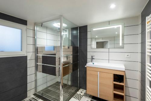 CINEMA LOFT# Grand Ecran# Premium # accès facile (CINEMA LOFT# Grand Ecran# Premium # acces facile) in Алокс-Кортон