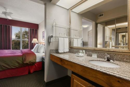 Metro Scottsdale Extended Stay – Scottsdale, AZ