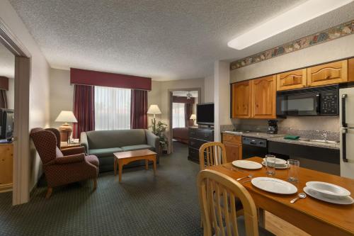 Metro Scottsdale Extended Stay – Scottsdale, AZ