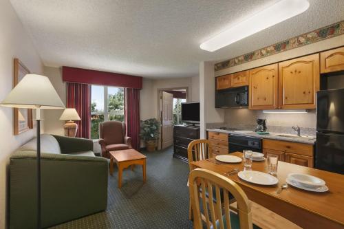 Metro Scottsdale Extended Stay – Scottsdale, AZ