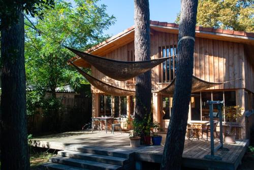 Architect's house, hut spirit, sea nearby