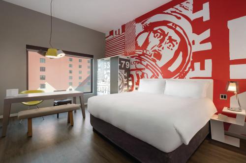 Radisson Red Minneapolis Downtown - image 13