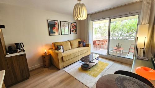 Studio Golfe Juan bord de mer - parking & piscine