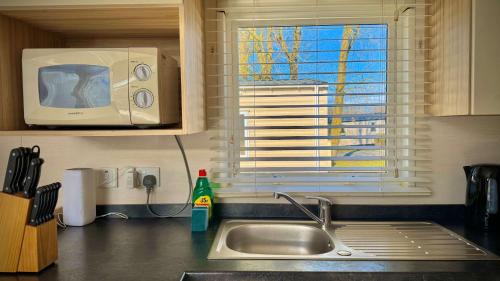 Family-Friendly - Marton Mere - 3BR Lodge -Parking in Marton