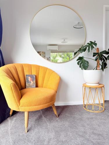 Renovated Entire 2BR Flat, Comfort, Scenic Views, Free Parking & 10 min to Ferry in North Wellington