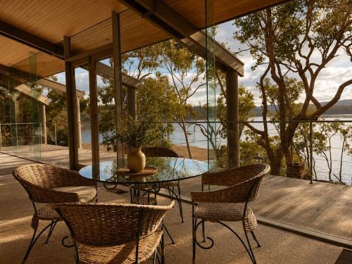 Glasshouse Lake Eildon Architectural Retreat in Taylor Bay