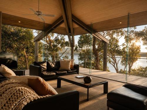 Glasshouse Lake Eildon Architectural Retreat in Taylor Bay