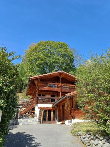 Magnifique chalet , 10 personnes, vue panoramique, bain nordique