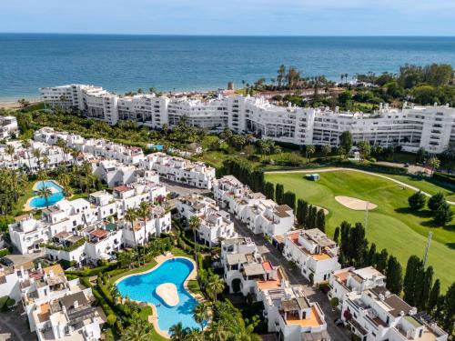 Hidden Gem 4 Bdr House Just Renovated on the Beach