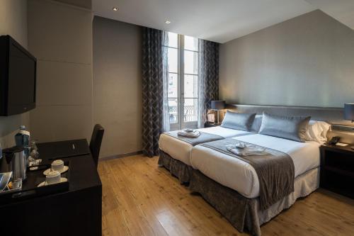 Catalonia Portal de l'Angel - image 11