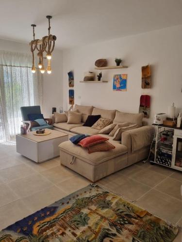 Luxury 3BR Corner Chalet with Garden at Mountain View SA7el – khách sạn tại Zawiyat Ailat Nuh
