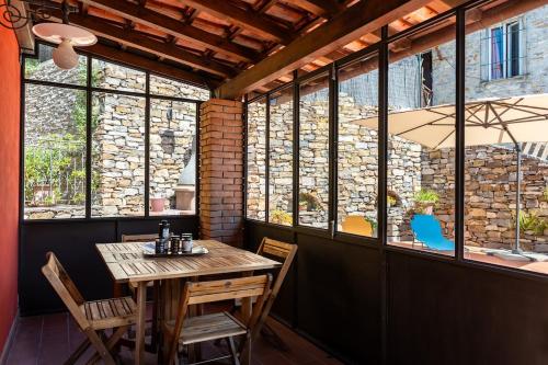 Relax tra gli ulivi con spazio esterno e barbecue in Vasia