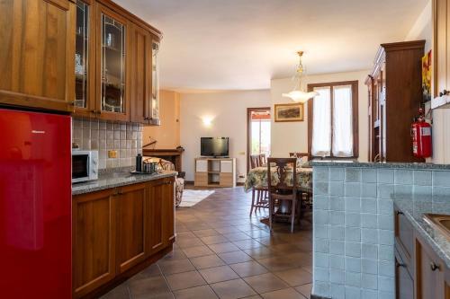 Relax tra gli ulivi con spazio esterno e barbecue in Vasia