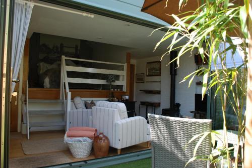 ‘The Den’ Self contained one bedroom annexe. in Nether Wallop