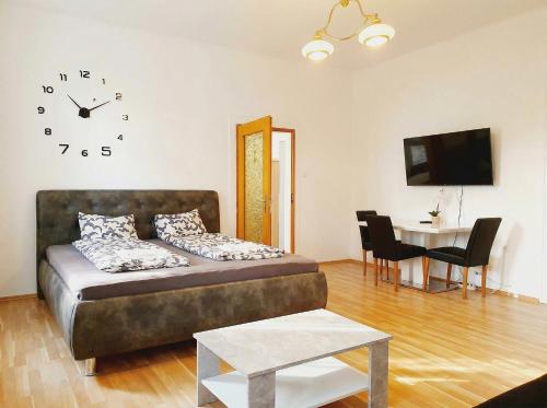 Vienna's Simmering Area, Budget-Friendly 2BR Apt with WIFI & TV, Вена