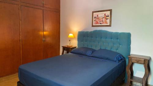 1 queen bed, 1 twin bed