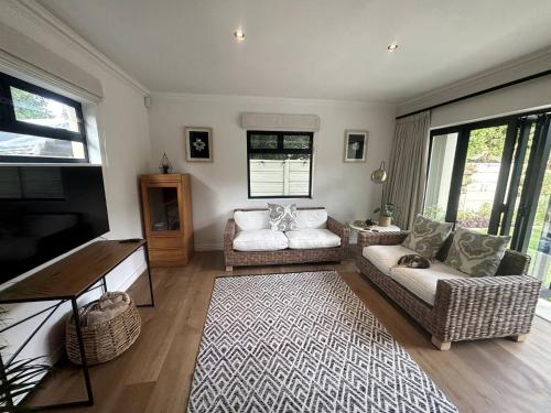Self-catering Pool-side Guesthouse - image 8