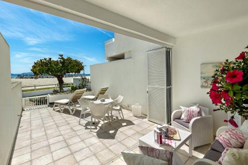2 bedrooms apartment with direct access to the beach CBL5