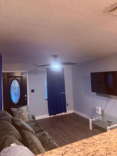 Downtown & Stadium Cozy 3 BDRM Retreat in Orlando West
