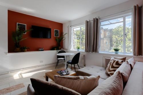 Earls Court 1BR with Lovely Garden View - image 12