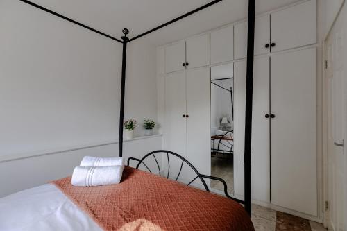 Earls Court 1BR with Lovely Garden View - image 6