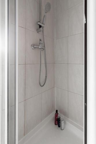 Earls Court 1BR with Lovely Garden View - image 8