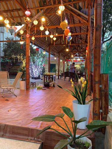 Nha khach trung tam giao duc bai c sam son in Thanh Hoá / Sầm Sơn Beach
