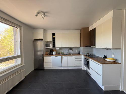 Modern 3 Bedroom Stay with Sauna in Herttoniemenranta