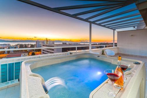 Sunset Penthouse Apartment with Jacuzzi and Seaview Zadar