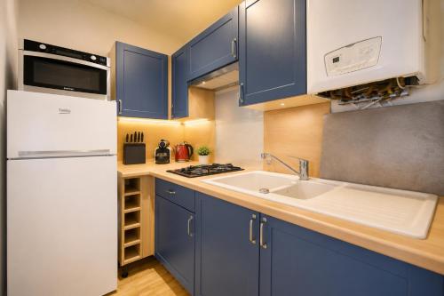 FRGK Tamaris Apartment Antibes Terrace, AC & Ultra-Fast Wi-Fi in Antibes