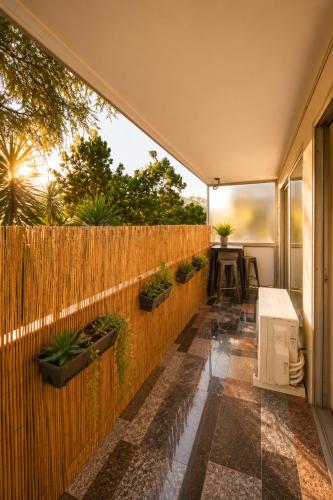 FRGK Tamaris Apartment Antibes Terrace, AC & Ultra-Fast Wi-Fi in Antibes