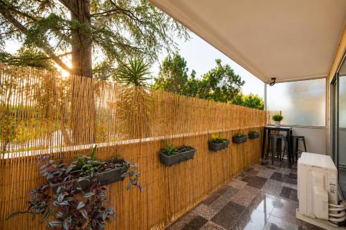 FRGK Tamaris Apartment Antibes Terrace, AC & Ultra-Fast Wi-Fi in Antibes