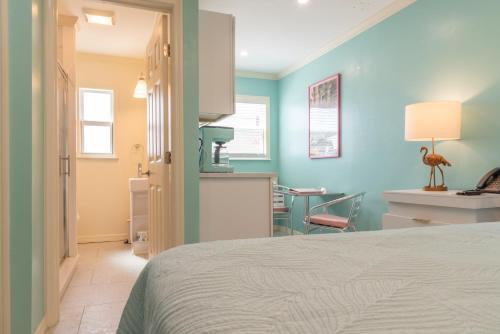 Flamingo Inn - image 34