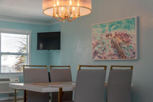 Flamingo Inn - image 41