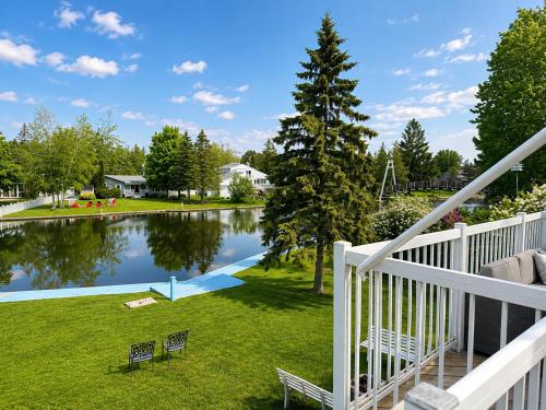 A környék, Canalside Summer Cottage with Waterview, Custom Bar, BBQ, and Fireplace in Lagoon City (ON)