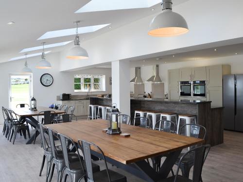 virtuve, Llwyn Du in Abersoch