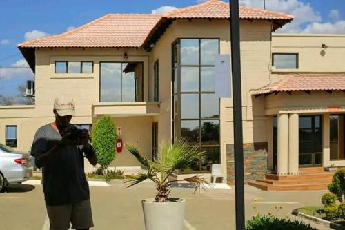 Hillview inn hotel in Serowe