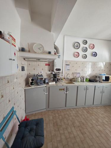 Kitchen, Guest House Pacifica in Quarteira