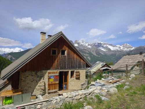 chambres d'hôte chalet montagne 4 nuitées min (chambres d'hote chalet montagne 4 nuitees min) in Saint-Martin-de-Queyrieres