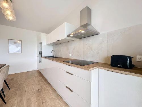 Superbe Appartement 6 personnes - Terrasse vue mer a Antibes - Climatisation - Parking Prive in Laval