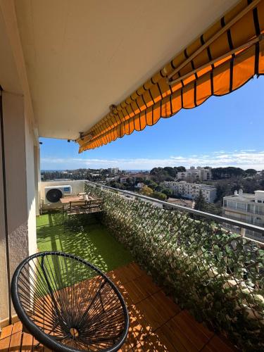 Superbe Appartement 6 personnes - Terrasse vue mer a Antibes - Climatisation - Parking Prive in Laval