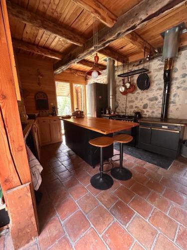 chambres d'hôte chalet montagne 4 nuitées min (chambres d'hote chalet montagne 4 nuitees min) in Saint-Martin-de-Queyrieres