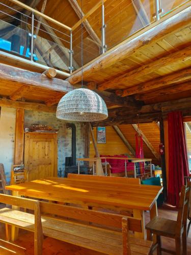 chambres d'hôte chalet montagne 4 nuitées min (chambres d'hote chalet montagne 4 nuitees min) in Saint-Martin-de-Queyrieres