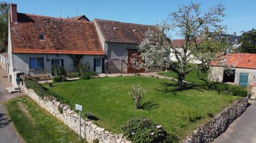 Viesnīcas āriene, La Maison verte ,climatisée, au calme, avec bel espace vert, proche canal de BERRY (La Maison verte ,climatisee, au calme, avec bel espace vert, proche canal de BERRY) in Drevant