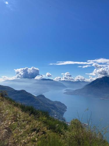Baita LoKa-Baita panoramica tra Lago di Como e Grigna in Vendrogno